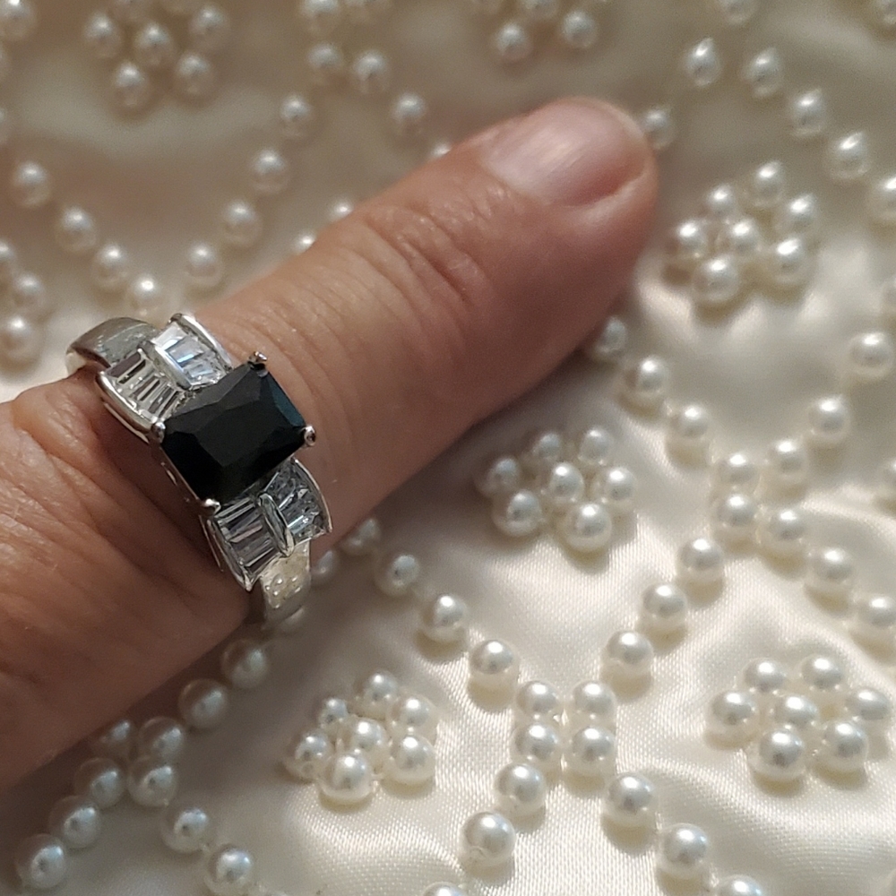 Beautiful ring - Picture 2 of 2